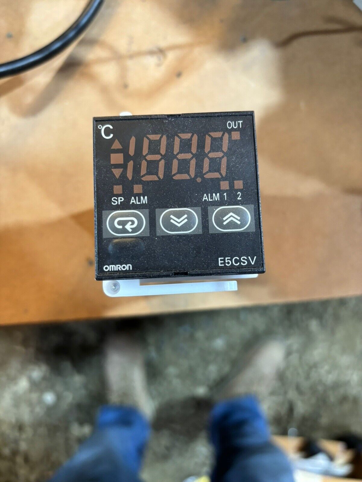 OMRON E5CSV-R1T Temperature Controller NEW NO BOX