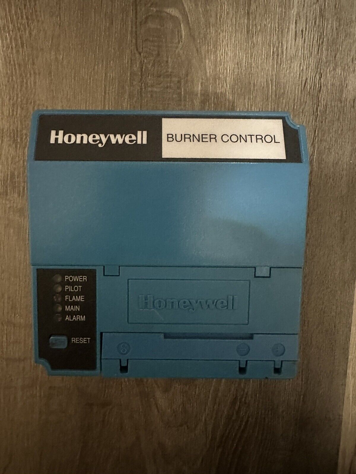 Honeywell RM7895A1014 BURNER CONTROL.