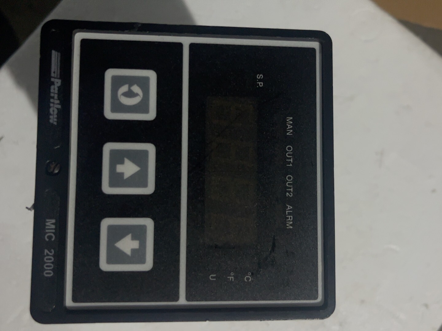 One Partlow MIC2000 One Partlow MIC2000