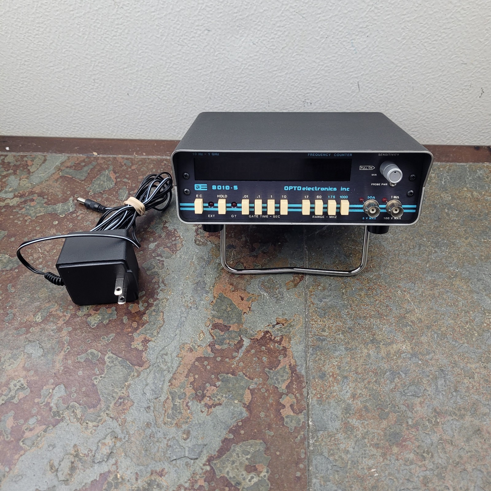 Optoelectronics Frequency Counter Model 8010S UNTESTED Optoelectronics Frequency Counter Model 8010S UNTESTED