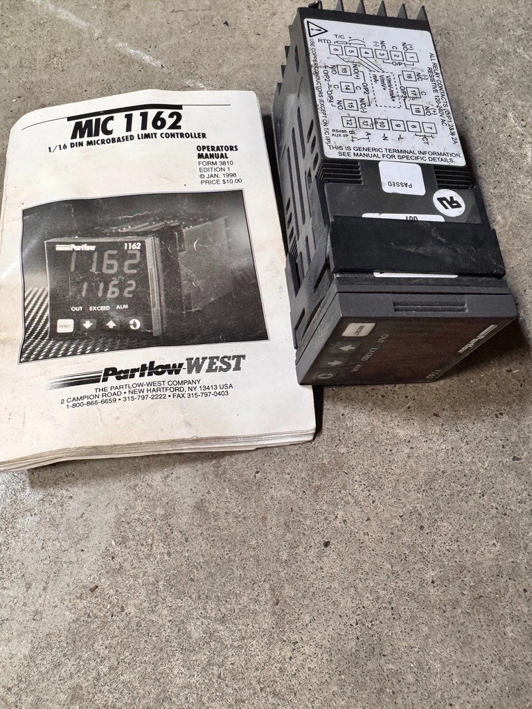 Partlow West MIC 1162 1/16 DIN Temperature Limit Controller w/ Manual