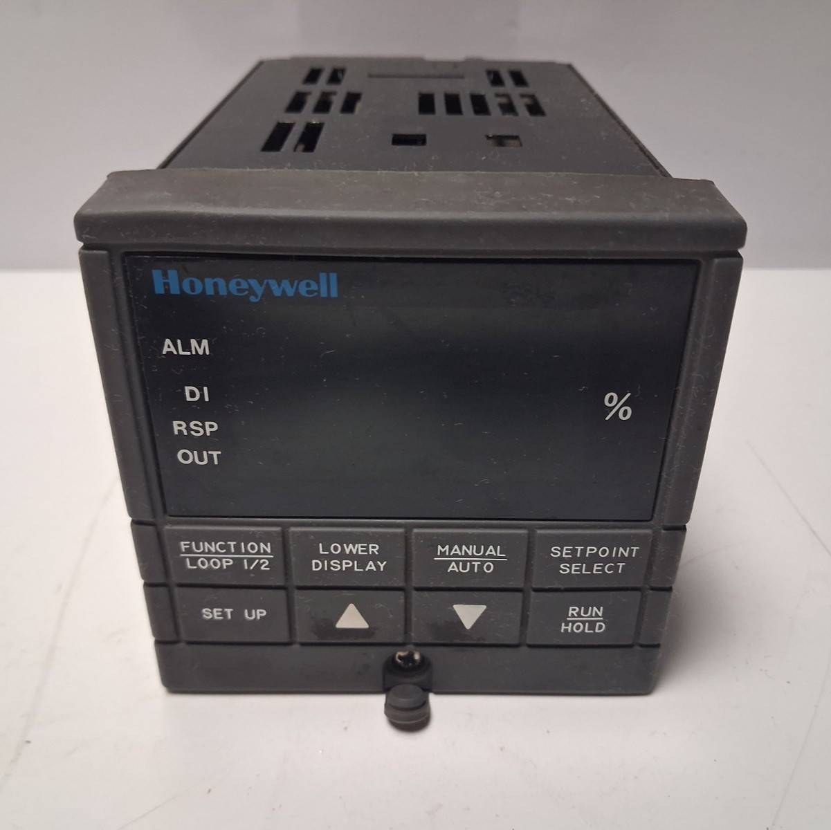 Nice HONEYWELL UDC3000 VERSA-PRO TEMPERATURE CONTROLLER DC300C-0-0A0-20-0000-0 Nice HONEYWELL UDC3000 VERSA-PRO TEMPERATURE CONTROLLER DC300C-0-0A0-20-0000-0