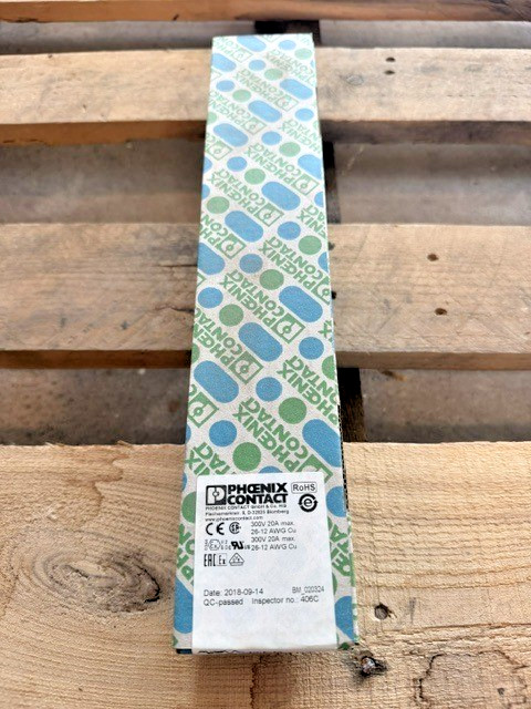 (50) Phoenix Contact PTTB 2,5 3210567 Terminal Block 300V 20A Lot of 50 New