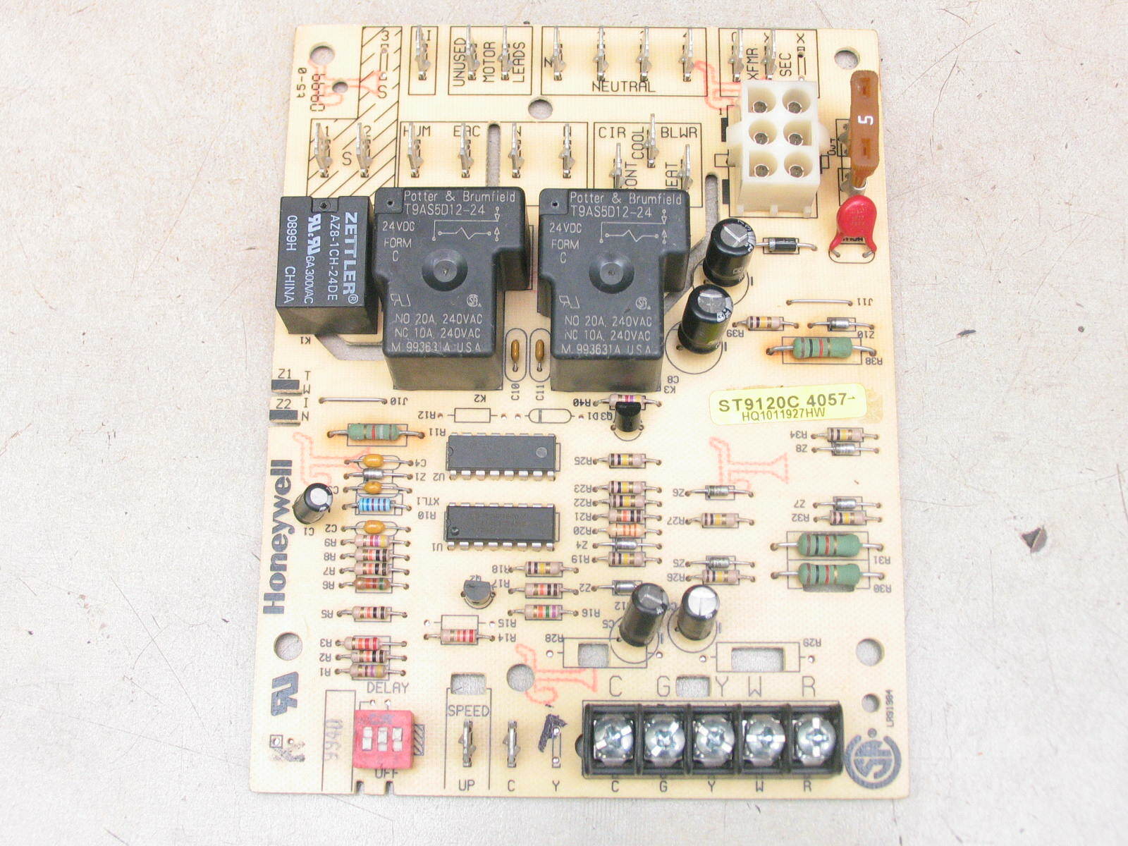 Honeywell ST9120C4057 Furnace Control Circuit Board HQ1011927HW Honeywell ST9120C4057 Furnace Control Circuit Board HQ1011927HW