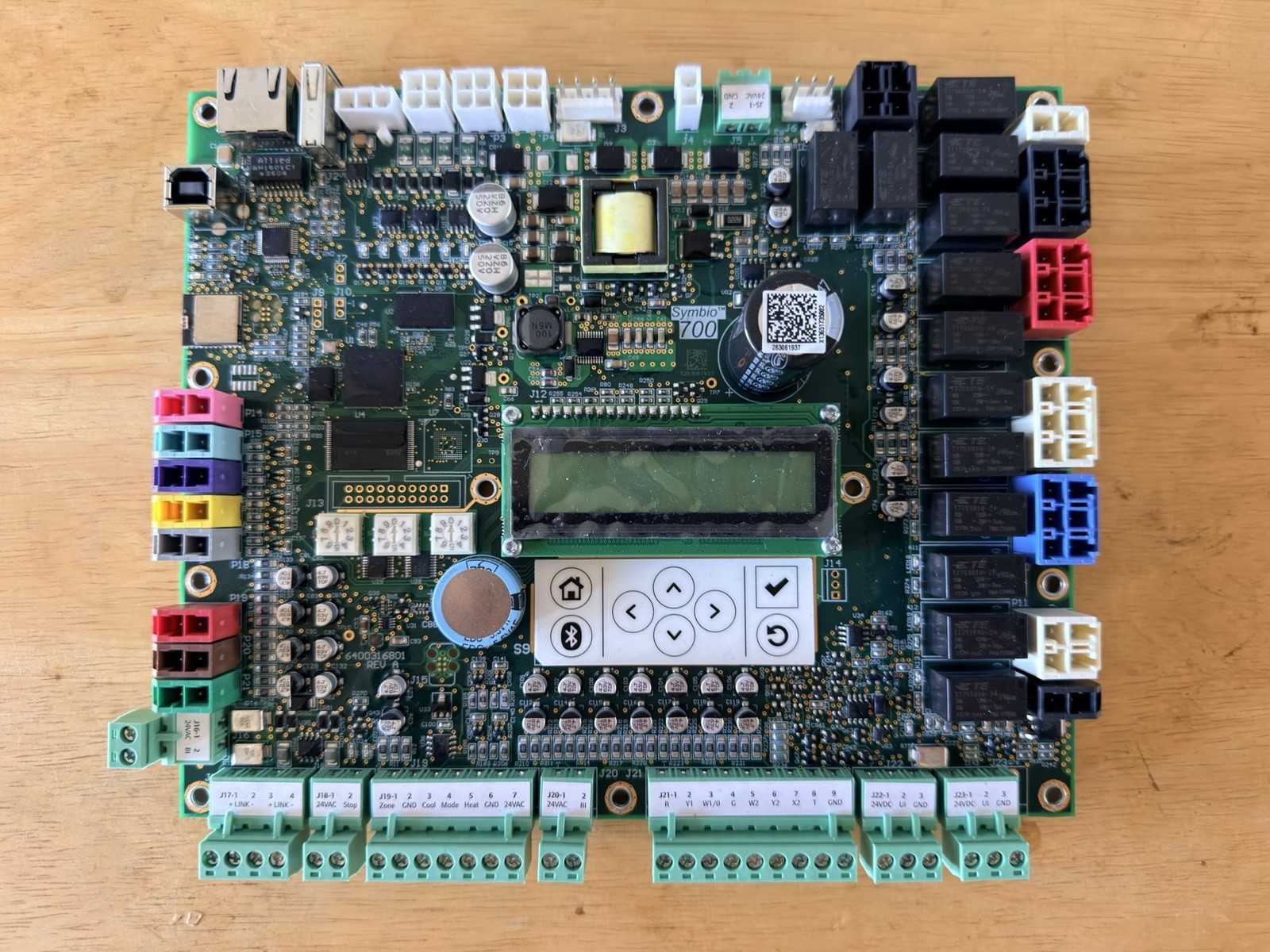 NEW TAKE-OFF Trane Symbio 700 Advanced Controller Board X13651735002 NEW TAKE-OFF Trane Symbio 700 Advanced Controller Board X13651735002