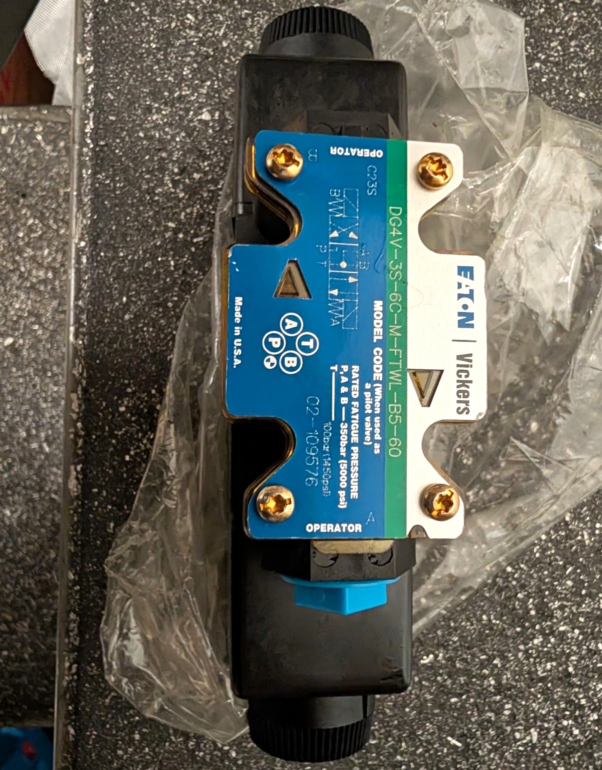 Eaton Vickers DG4V-3S-6C-M-FTWL-B5-60 Solenoid Hydraulic Oil Valve