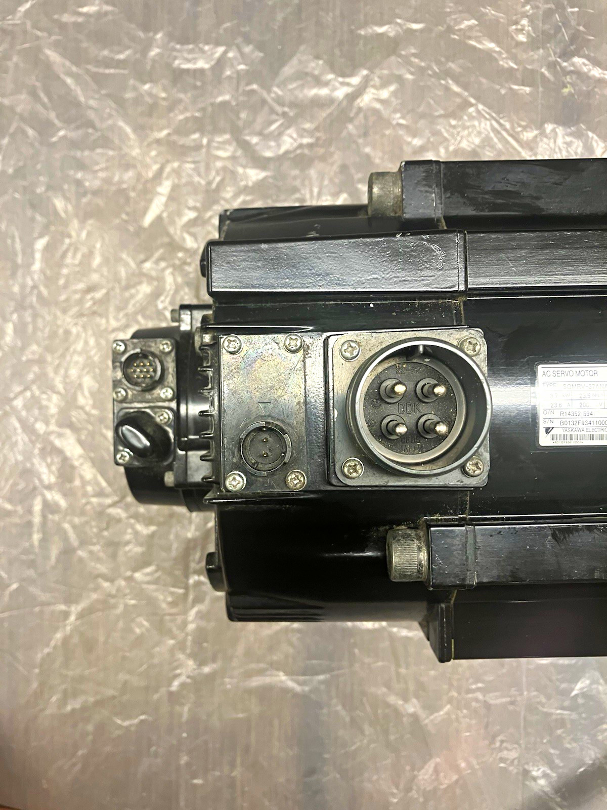 YASKAWA ELECTRIC AC Servo Motor  Type: SGMRV-37ANA-YR12 W/ ABS Encoder and Brake