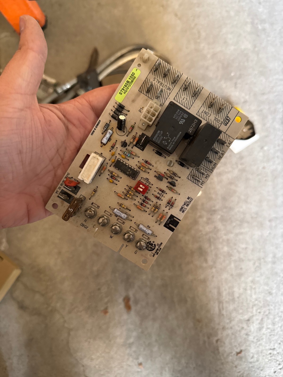 Honeywell ST9160B1050 Fan Timer Control Board - Used
