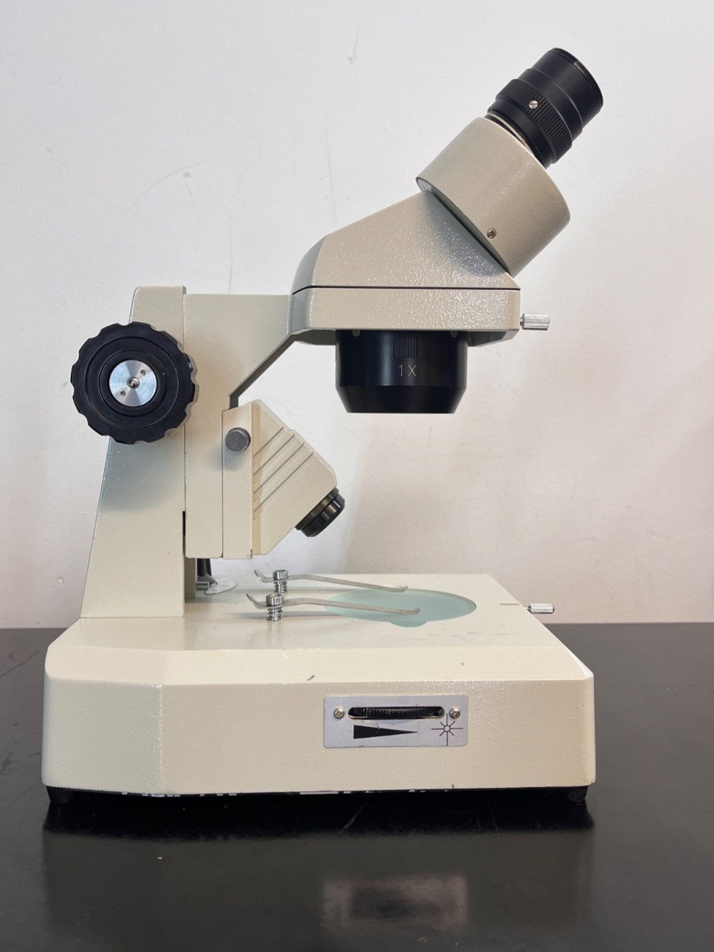 Stereozoom Microscope with double illumination NASCO U12624