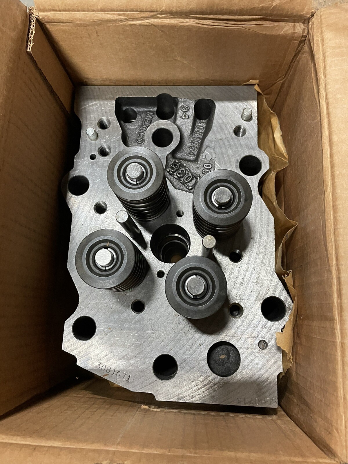 New Cummins Cylinder Head 3081071