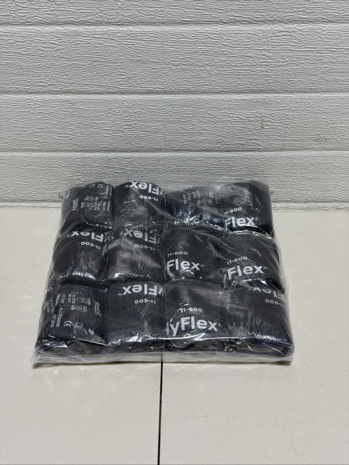 12 Pair Ansell HyFlex Lite Gloves Black/Gray Size 9 11-600-9