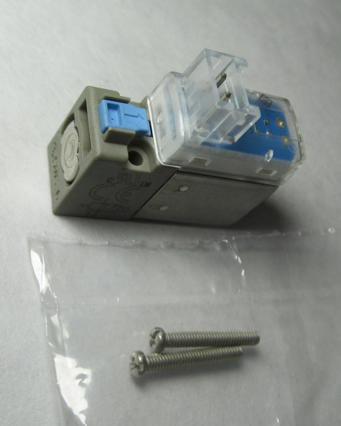 NEW SMC V114-5LO V100 SERIES SOLENOID VALVE 3-PORT MANIFOLD BASE MOUNT 24VDC