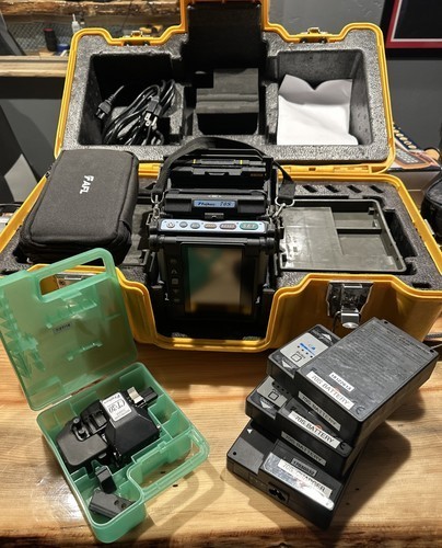 Fujikura 70S Fiber Fusion Splicer 12k Arc Count + CT-30 Cleaver, 3 Batteries, FS