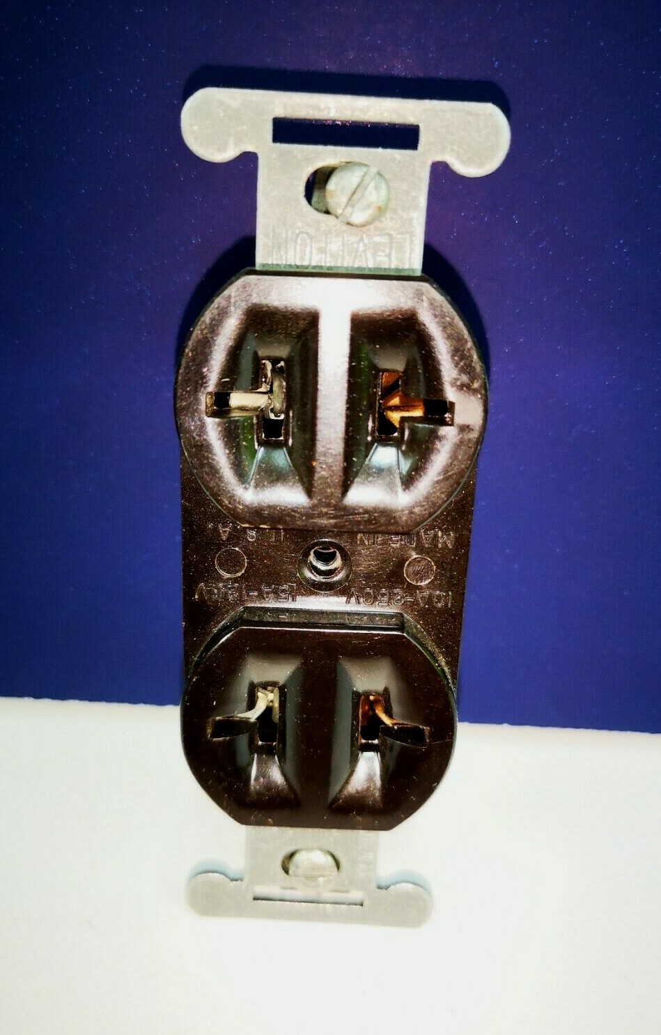 LEVITON BROWN Duplex RECEPTACLE OUTLET Double T-Slot 15A 125V NEW 5000