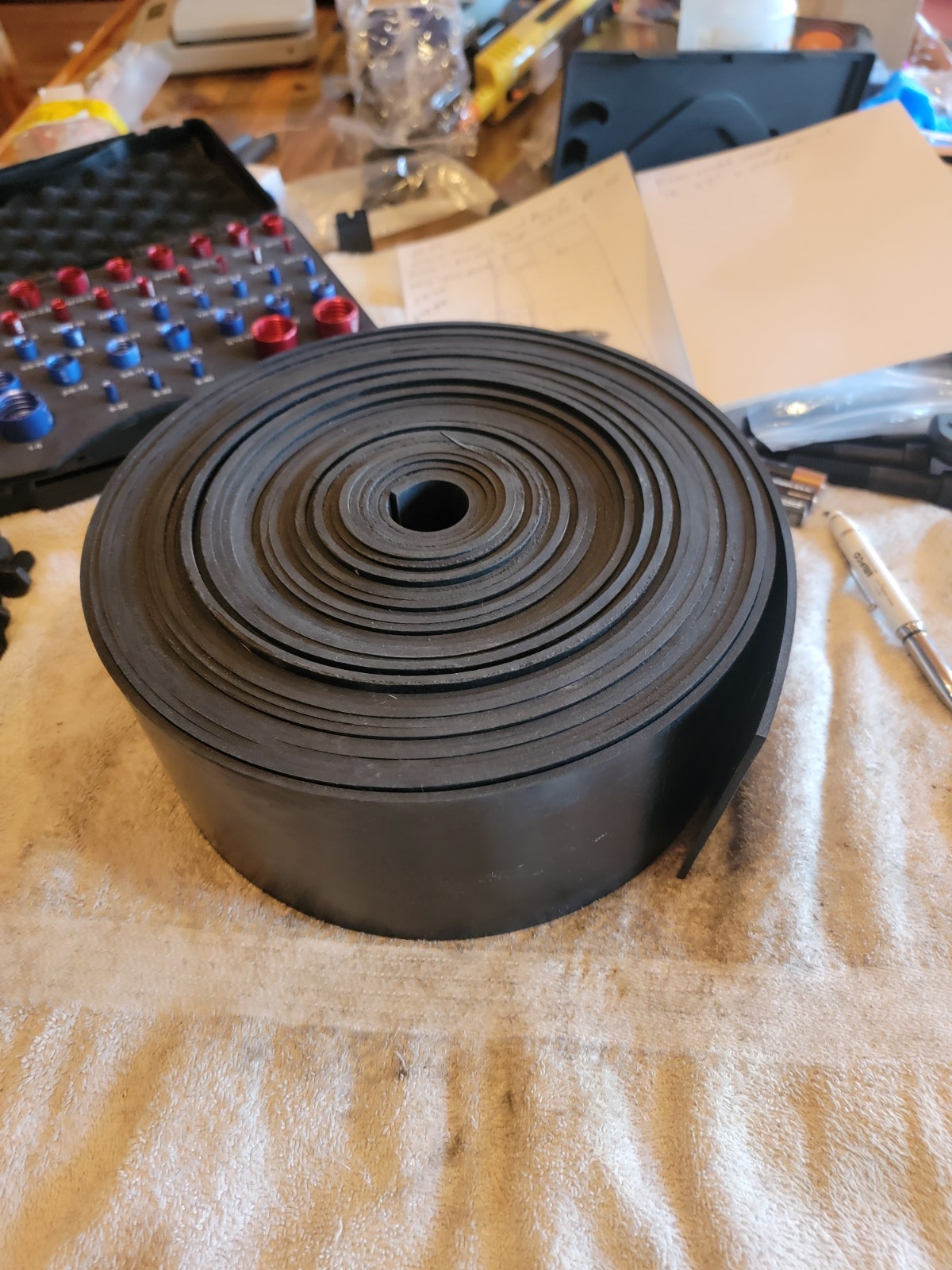 EPDM RUBBER ROLL 1/8 THK X 4\