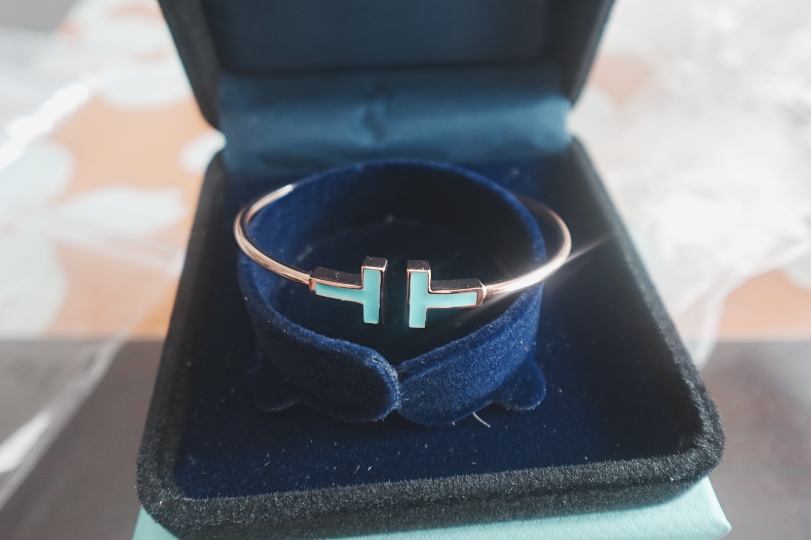 NEW 18k gold and TurquoiseTlfanyCoTwire bracelet 6.5”