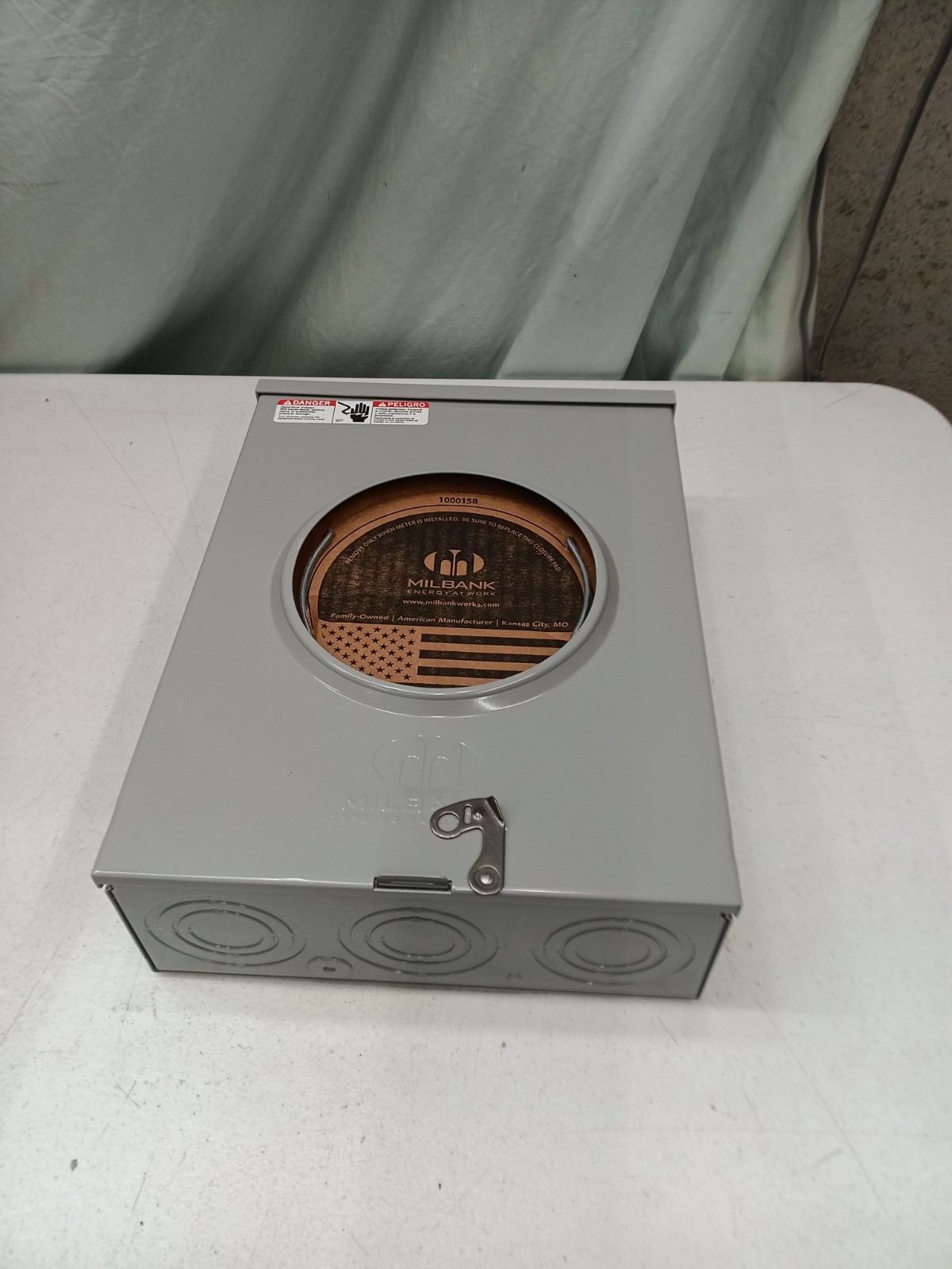 Milbank U7040-XL-TG-HSP Terminal 200 Amp Meter Socket - Gray