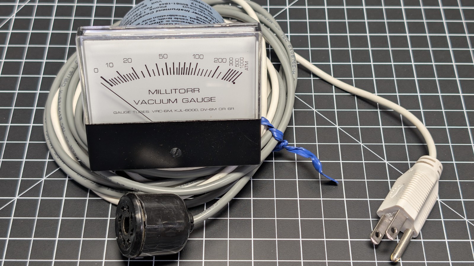 Cole Parmer Millitorr Vacuum Gauge 68808-12 Kurt J Lesker VRC-6m KJL-6000 DV-6M