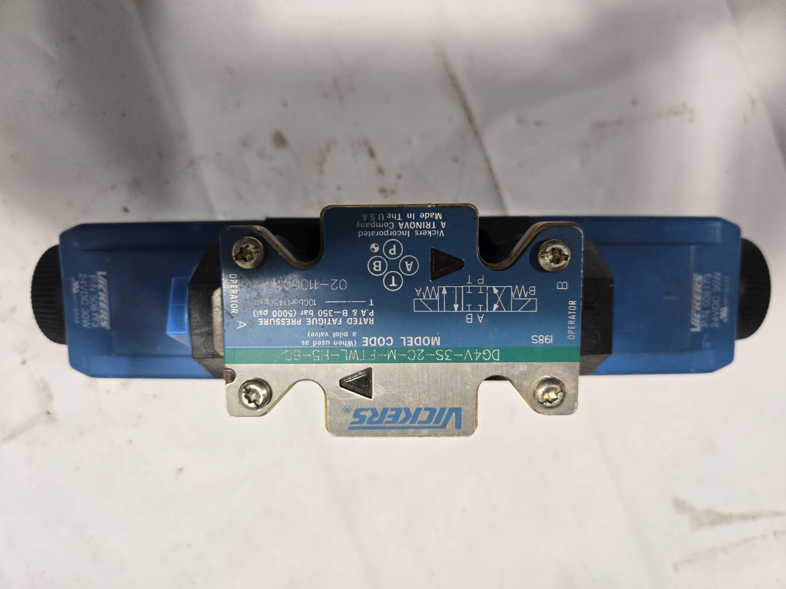 Vickers  DIRECTIONAL CONTROL VALVE 24VDC 30W 350 BAR (5000 PSI)
