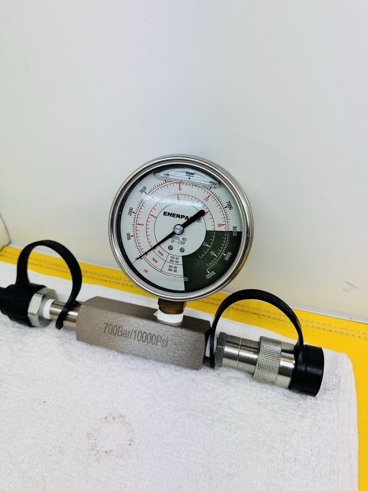Enerpac GF-230P 30/20 Ton Gauge 0-10,000 PSI Glycerin Filled NEW w/ Manifold