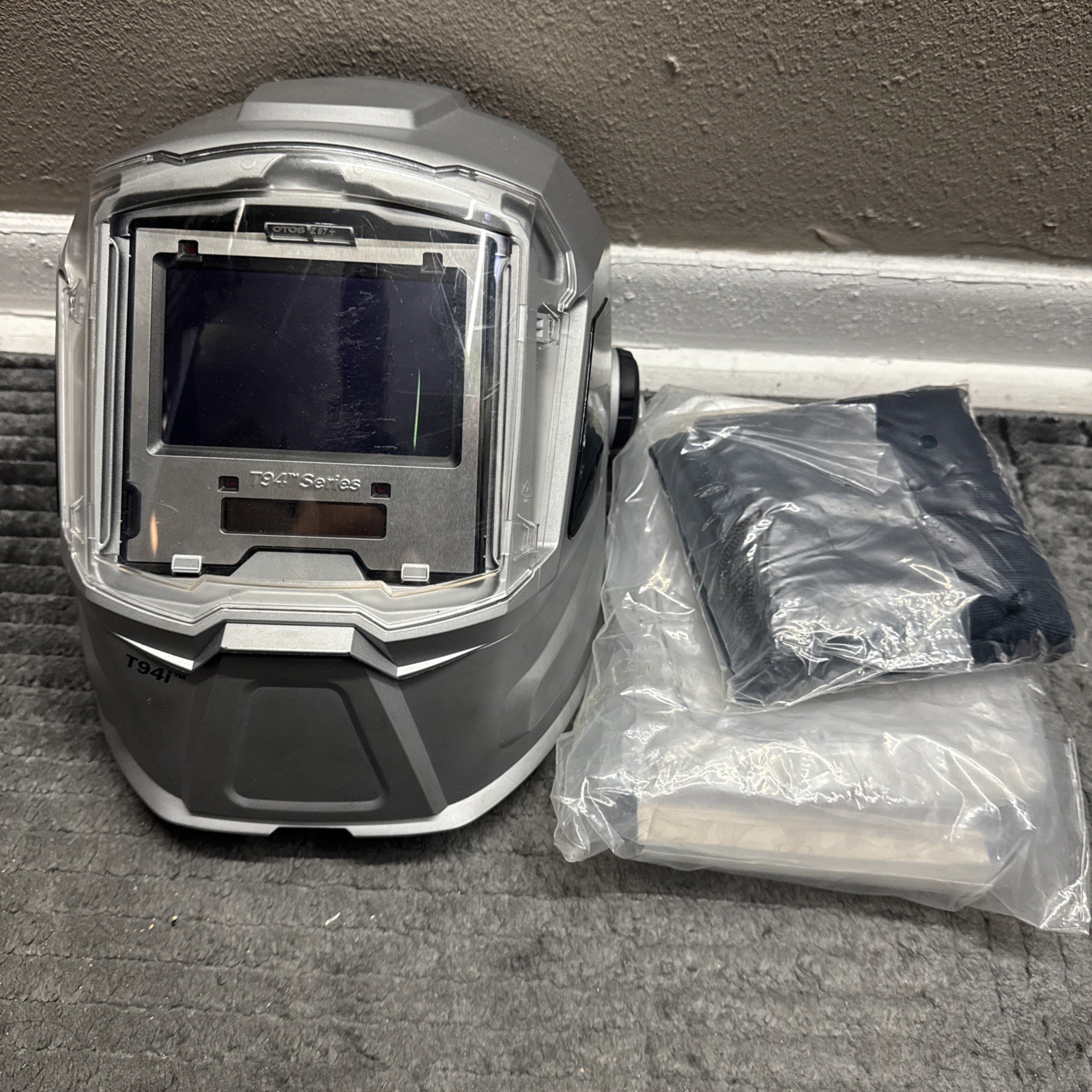 Miller  T94i Auto-Darkening Welding Helmet