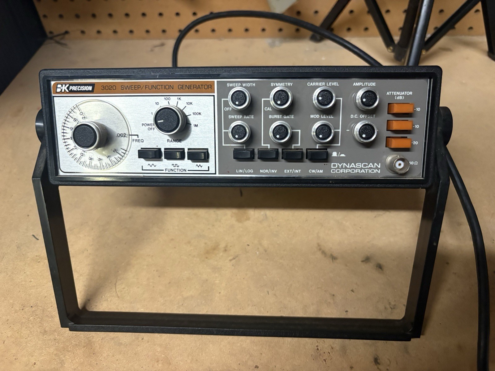 B+K Precision 3020 Sweep / Function Generator Tested and Working