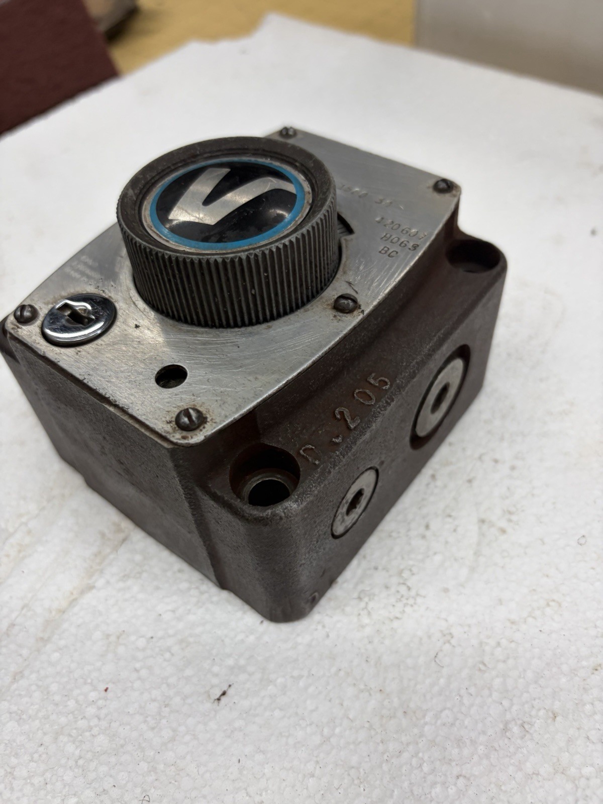 USED EATON VICKERS FCG 02 1500 50 FLOW CONTROL VALVE USED EATON VICKERS FCG 02 1500 50 FLOW CONTROL VALVE