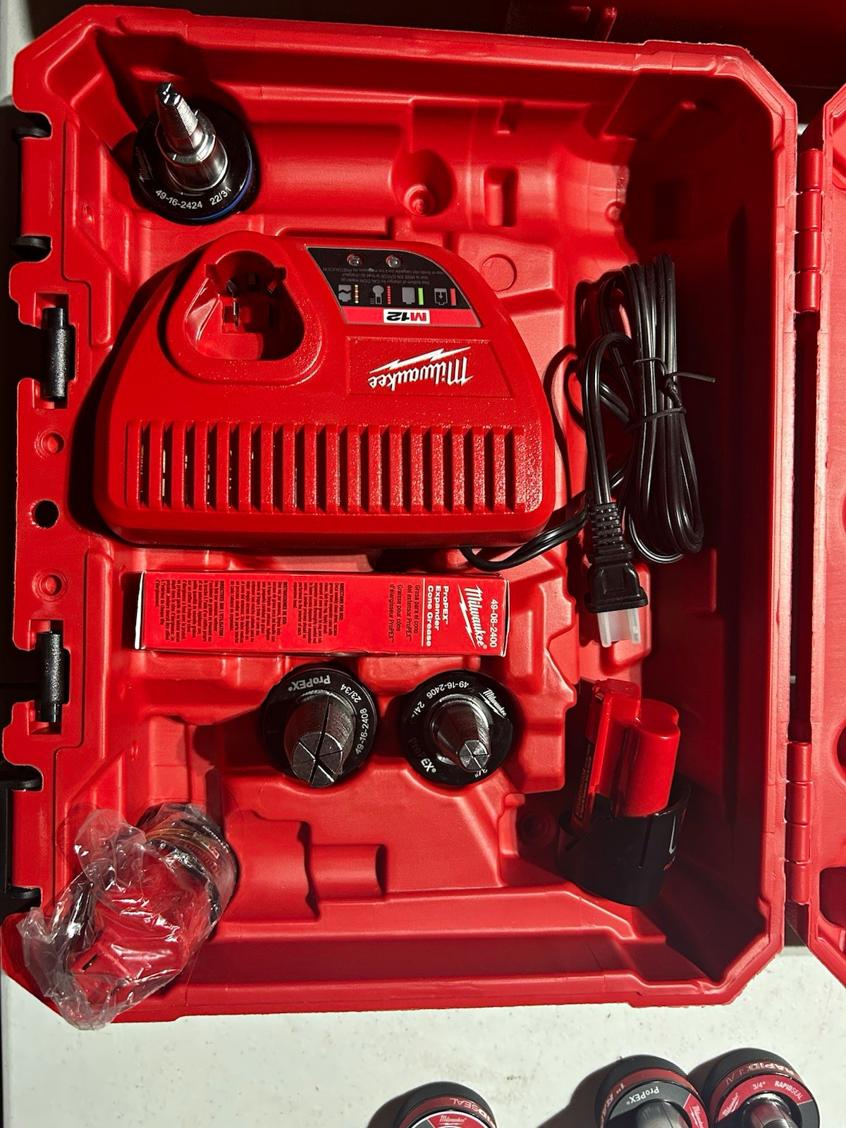 Milwaukee M12 ProPEX Expansion Kit 3 Heads 2 Batteries Charger Case NEW NO TOOL