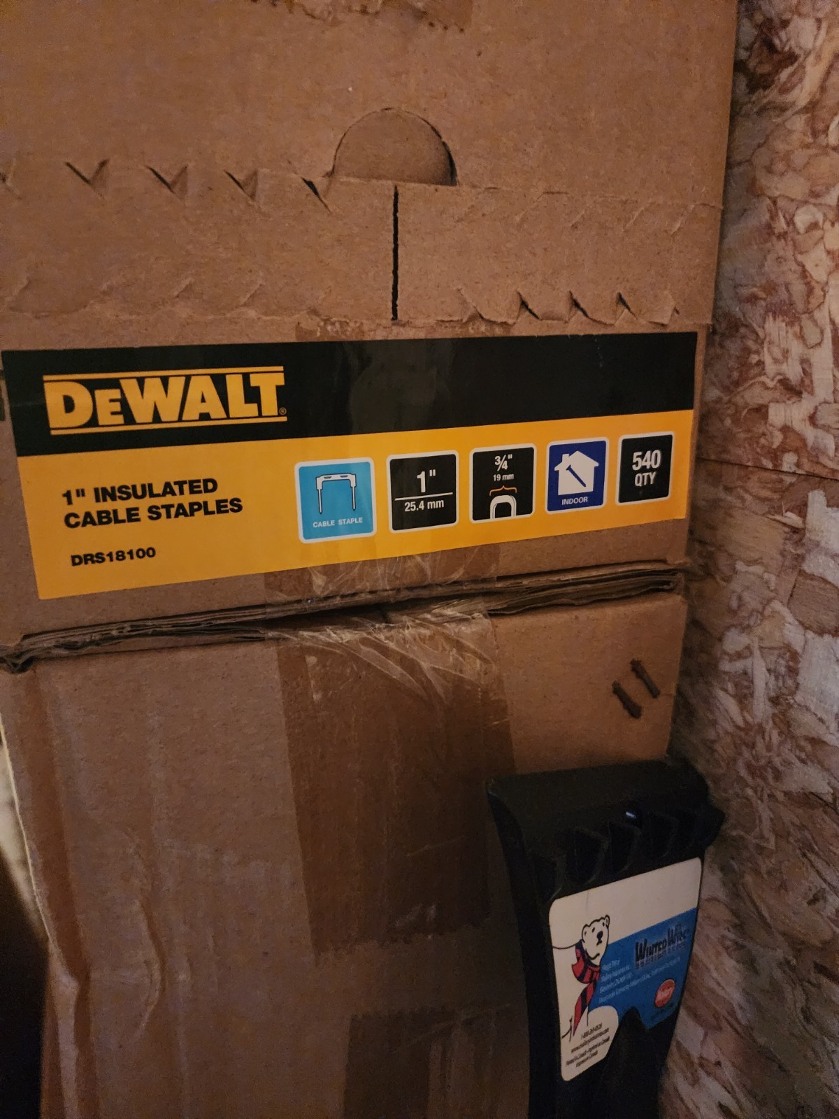 Dewalt 1 Inch Insulated Cable Staples DRS 18100 Qty 10 Packs Per Case Dewalt 1 Inch Insulated Cable Staples DRS 18100 Qty 10 Packs Per Case
