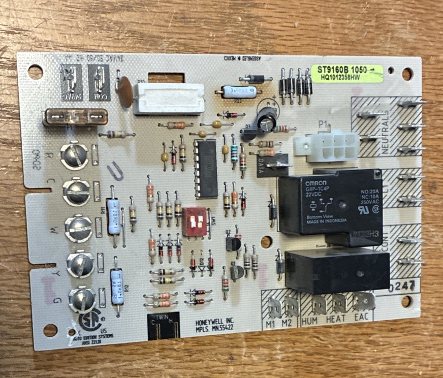 ST9160B 1050 Gas furnace Control Circuit Board Honeywell HQ1012358HW TESTED