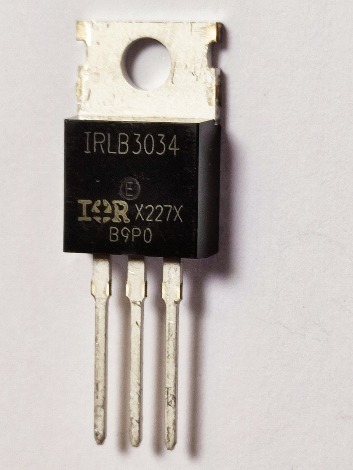 2Pcs.  IRLB3034 HEXFET Power MOSFET, 40V 195A 375W TO220AB