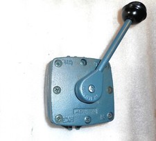 PNEUMATIC 4 WAY VALVE  PARKER HANNIFIN PL-50  1/2