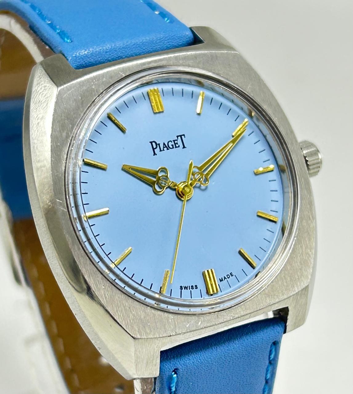Vintage Piaget 17 Jewels Manual Winding Swiss Made Blue Dial Men's Watch.