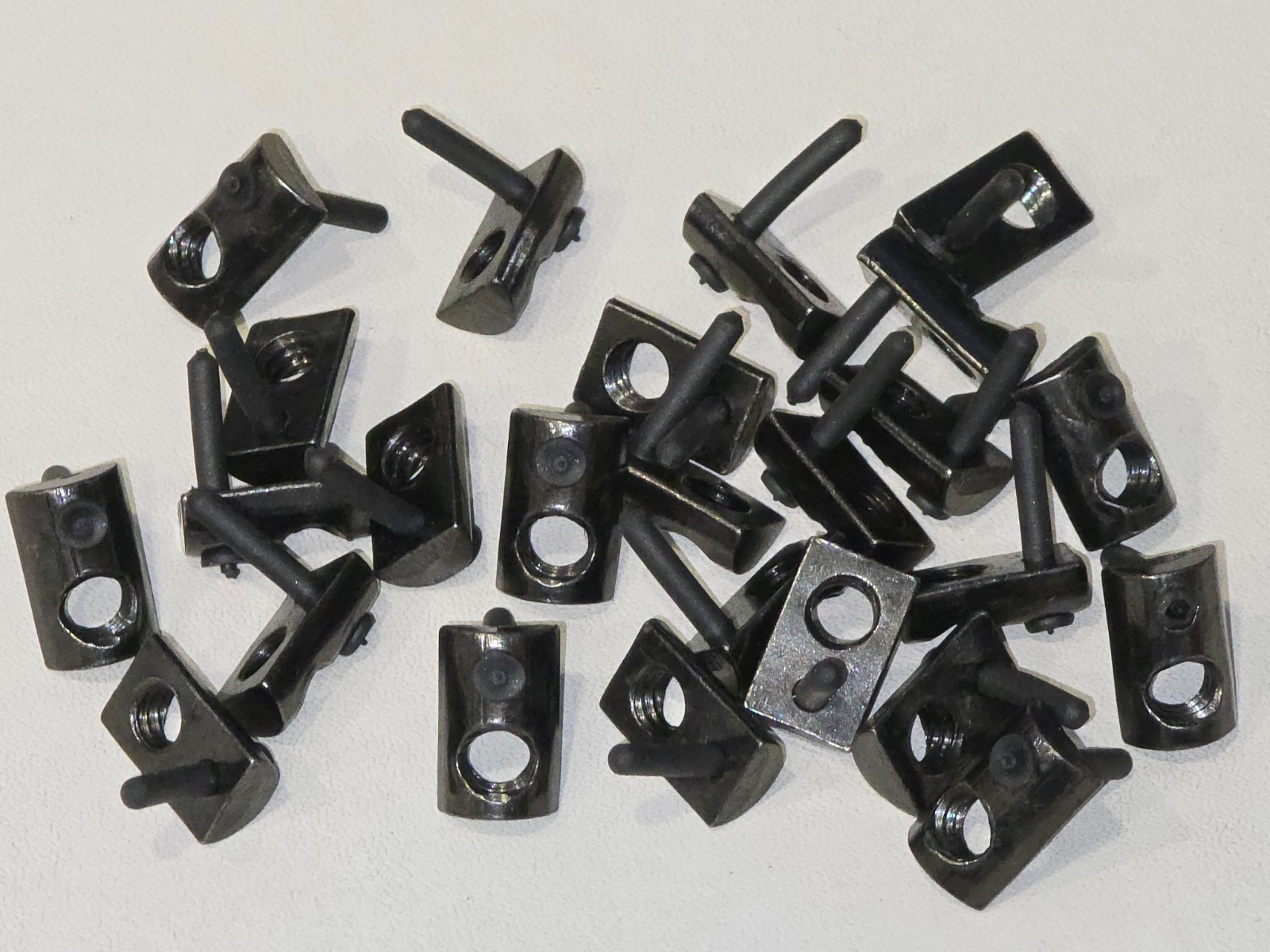 80/20 3376 10 Series 1/4-20 Drop-In T-Nuts Flexible Handle Lot of 25 Unused