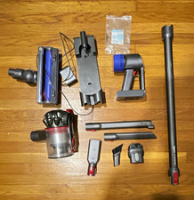 Dyson V7 Animal+ Vacuum w/ Accessory Kit & Charger - read descript, dead battery picture
