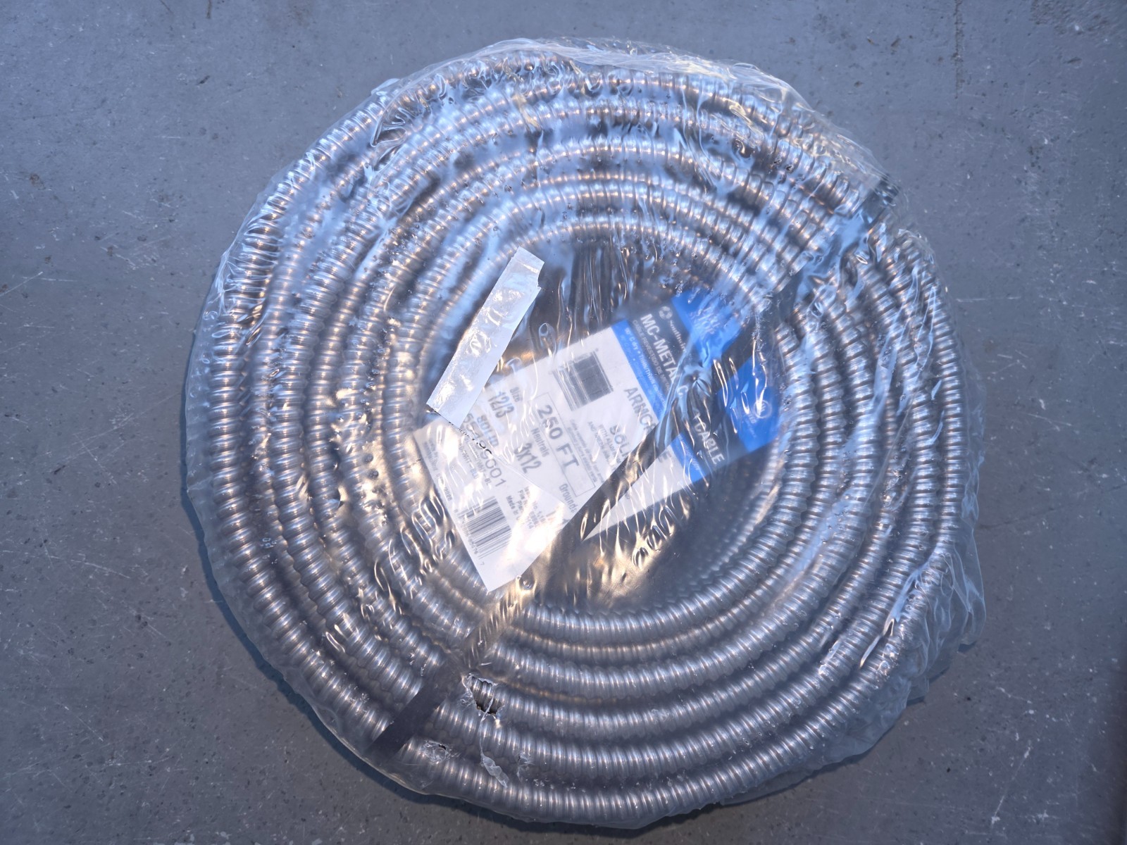Southwire Armorlite 55499001 12/3 with 3-Neutral & 1-Ground MC Cable 250ft