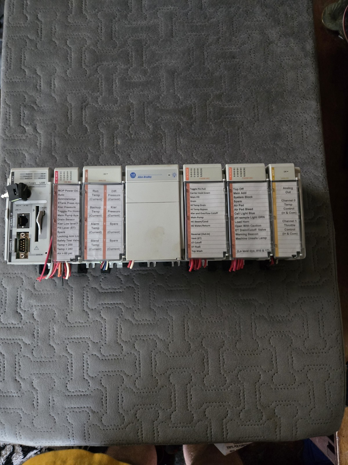 Allen-Bradley CompactLogix L32E 1769-L32E PLC EtherNet/IP w/ 1769-IA16 OF2 Allen-Bradley CompactLogix L32E 1769-L32E PLC EtherNet/IP w/ 1769-IA16 OF2