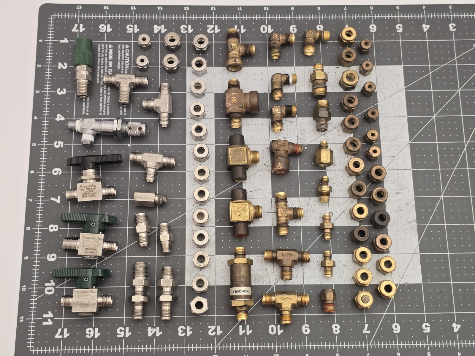 Mixed Lot of Swagelok Nupro Cajon Gas Fittings Brass & Stainless Steel