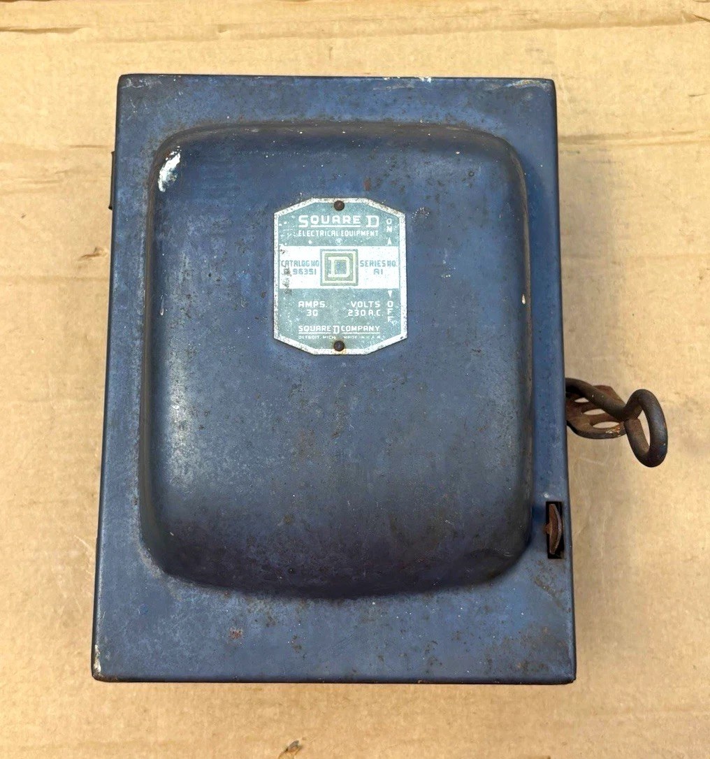 VINTAGE 1940s SQUARE D SAFETY DISCONNECT SWITCH BOX 30A 230V D96351 DETROIT