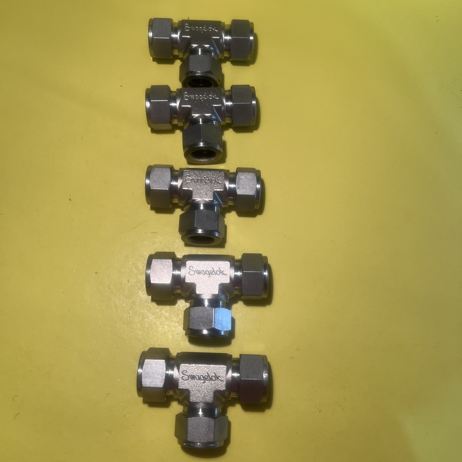 Lot of 5 Swagelok SS-1210-3 Stainless Steel Union Tee, 3/4 Lot of 5 Swagelok SS-1210-3 Stainless Steel Union Tee, 3/4