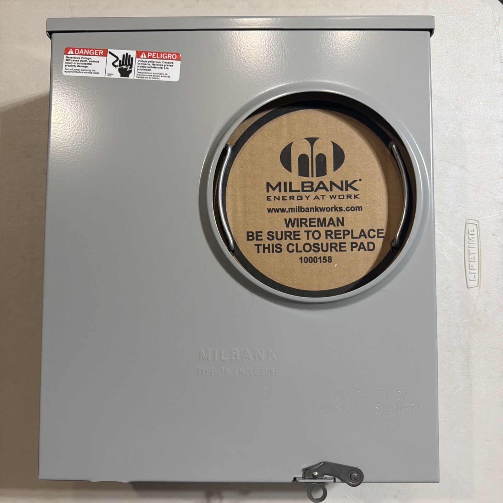 Milbank Series U-200 Meter Socket 200A 3W 600V Type 3R Underground New In Box
