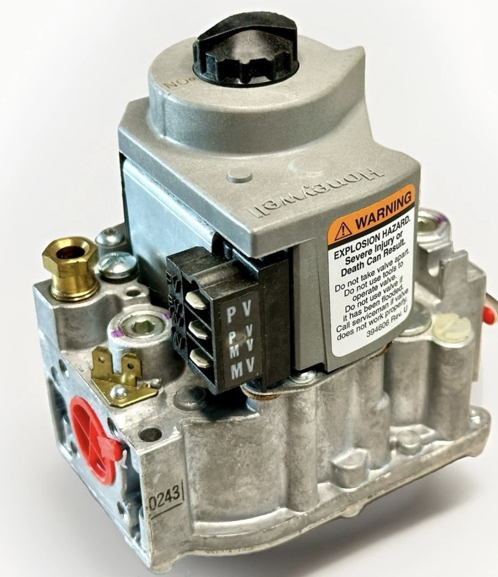 York Source 1 S1-VR8204M1026 Honeywell 24V Natural Gas Valve 1/2 x 1/2