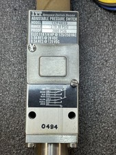 ITT AEROSPACE CONTROLS DIVISION  ADJUSTABLE PRESSURE SWITCH 132P48CC6 NOS picture
