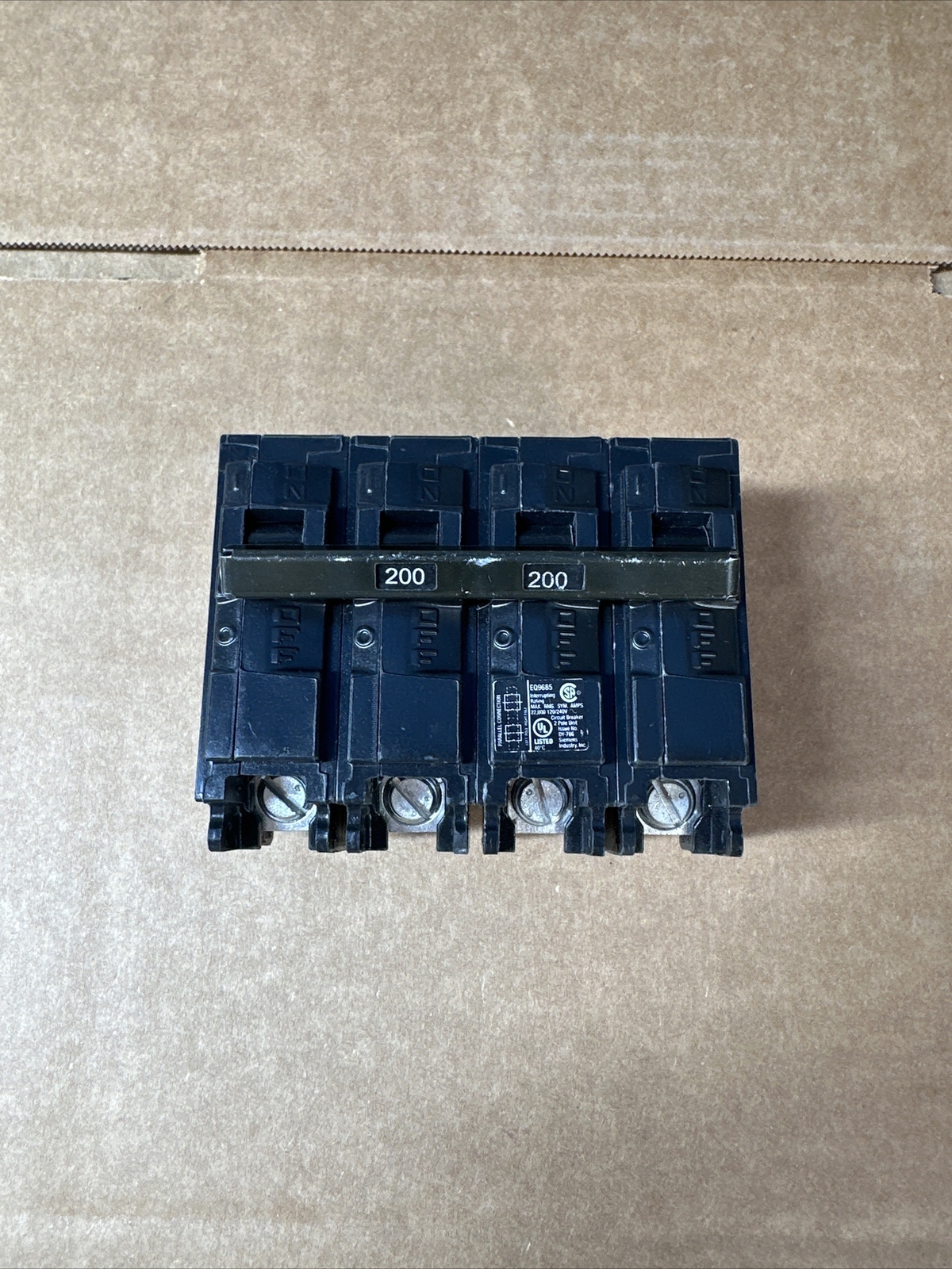 SIEMENS EQ9685 MBK200 2 Pole 200A Type EQ Main Breaker 120 240 VAC NEW Surplus SIEMENS EQ9685 MBK200 2 Pole 200A Type EQ Main Breaker 120 240 VAC NEW Surplus