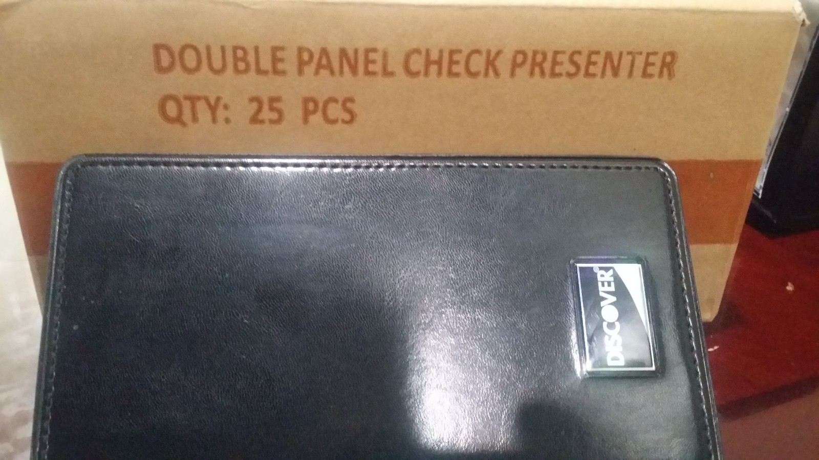 25 Discover check present-card holder restaurant checkbook