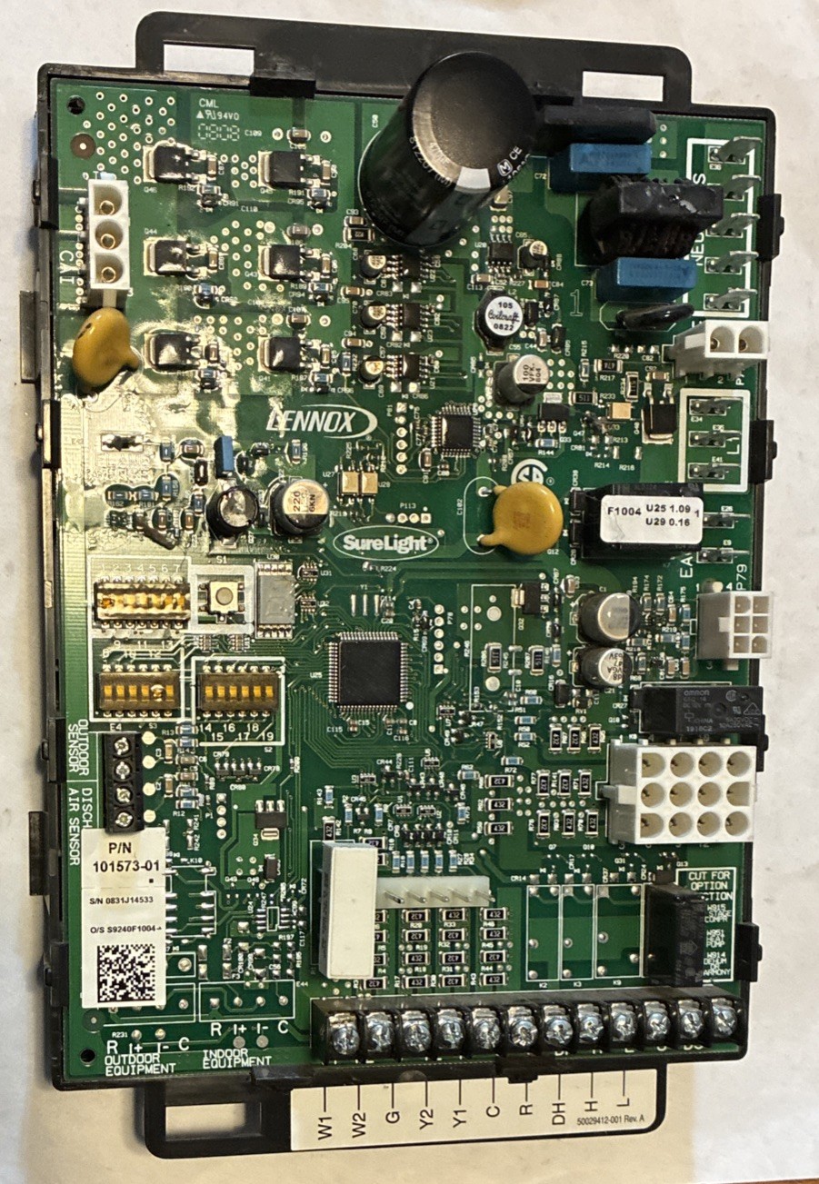 Lennox SureLight 101573-01 / S9240F1004 Furnace Control Circuit Board TESTED