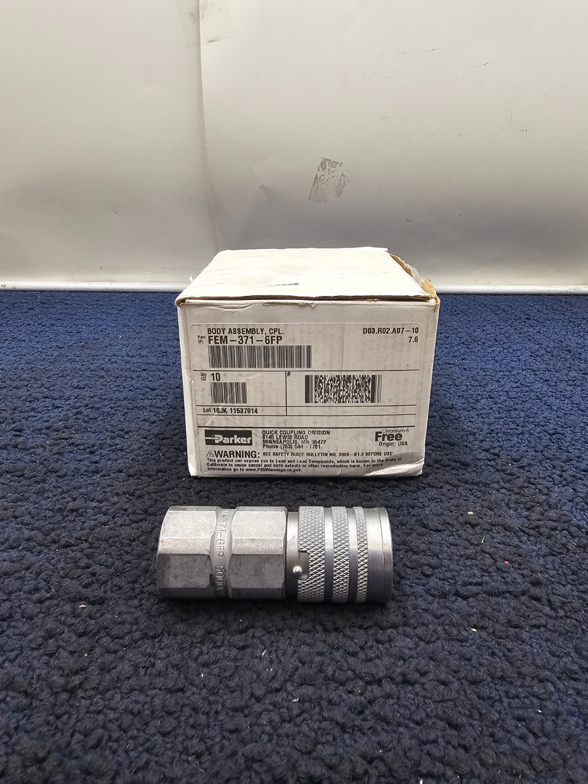 (QTY 10) Parker FEM-371-6FP Flat Face Hydraulic Quick Coupling 3/8 (QTY 10) Parker FEM-371-6FP Flat Face Hydraulic Quick Coupling 3/8