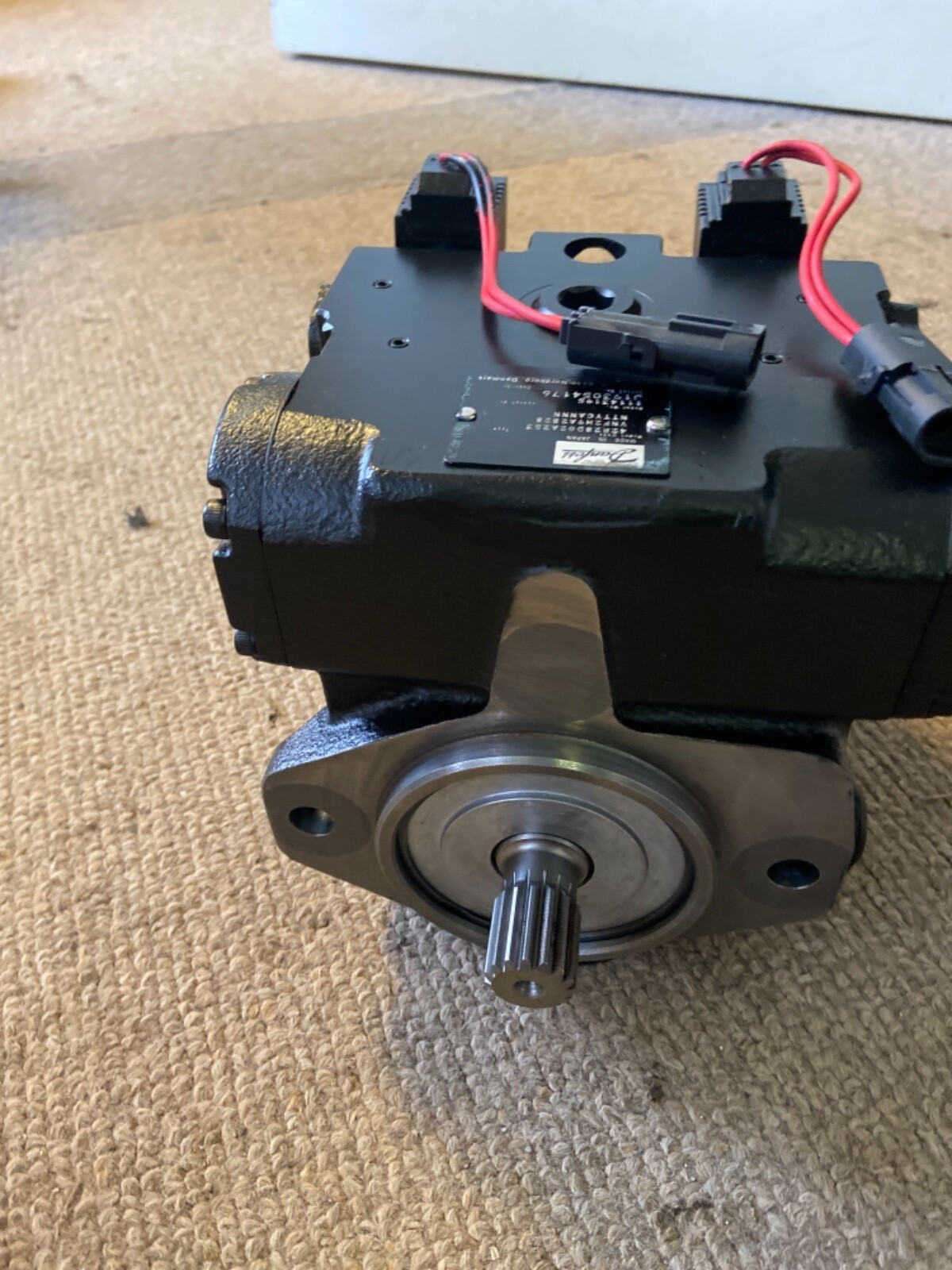New Sauer Danfoss Hydraulic Axial Piston Pump 42R28DG2A253, 11143195 New Sauer Danfoss Hydraulic Axial Piston Pump 42R28DG2A253, 11143195