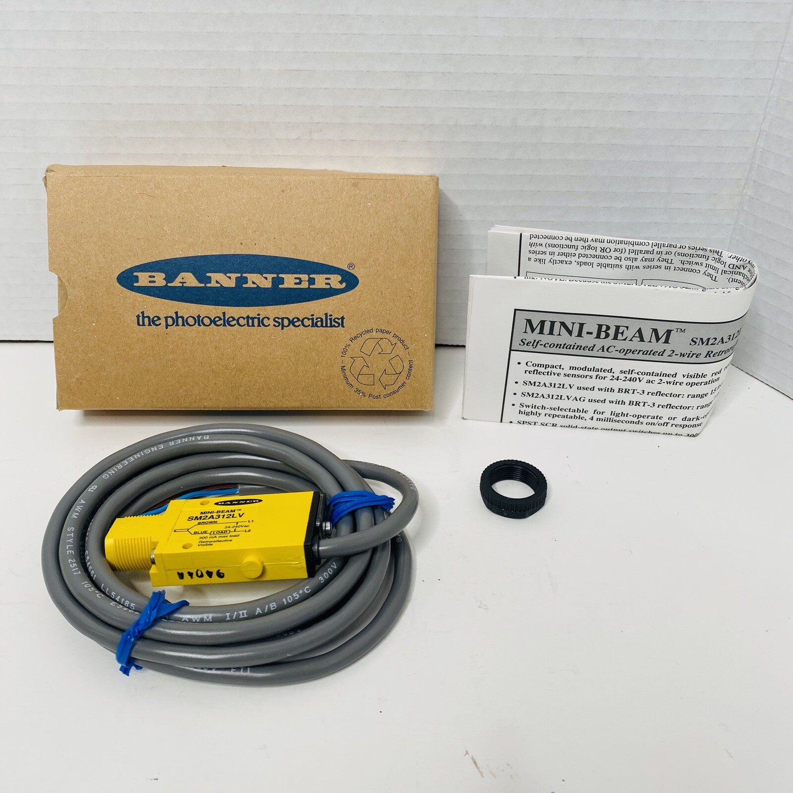 Banner Engineering SM2A312LV Photoelectric Sensor 25964 NOS - NEW OLD STOCK Vtg