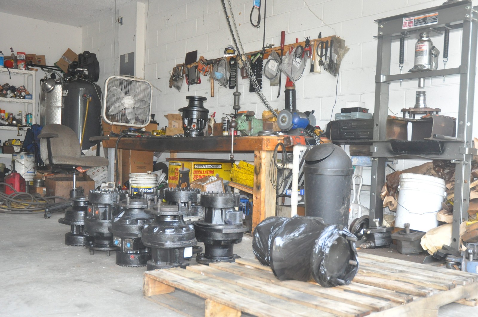Bobcat T190 T180 T140 Drive motor. Also do T200,T250,T300,T320 T590,T650,T750